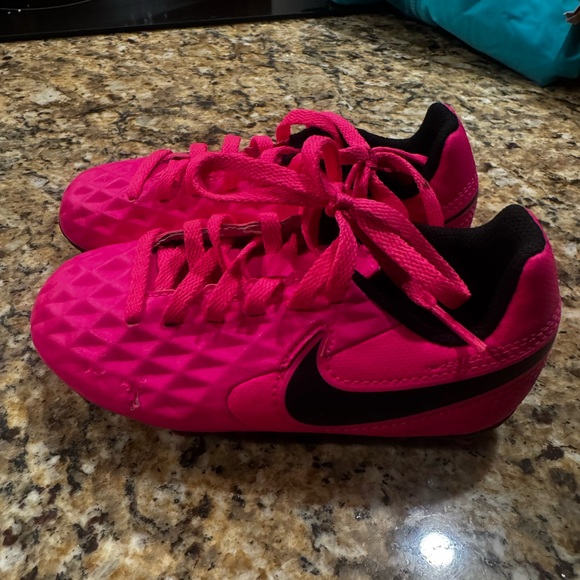 Nike Soccer Cleats - Picture 2 of 4